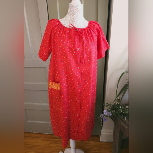 Vintage Dresses & Skirts - Vintage 80s Red Floral Snap Smock Craft House Dress Apron Womens Large